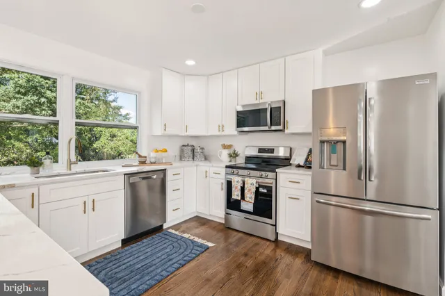 $895,000 | 3506 Queen Anne Drive, Fairfax, VA 22030