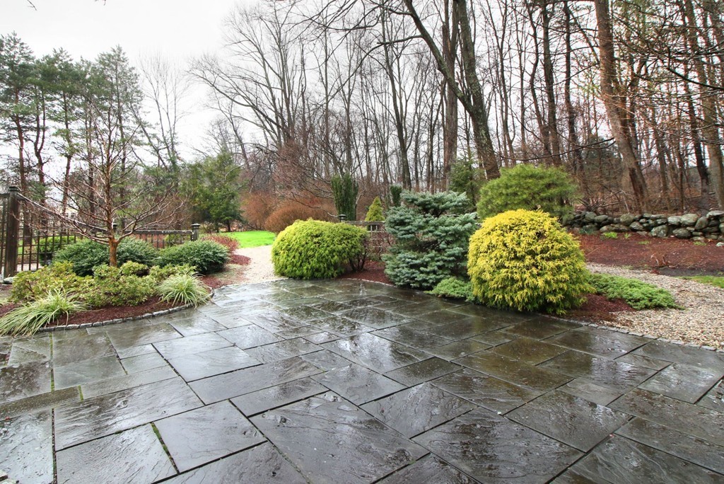 136 Strawberry Hill Road Acton, MA 01742 - Photo 27 of 30 Gallery Image 27