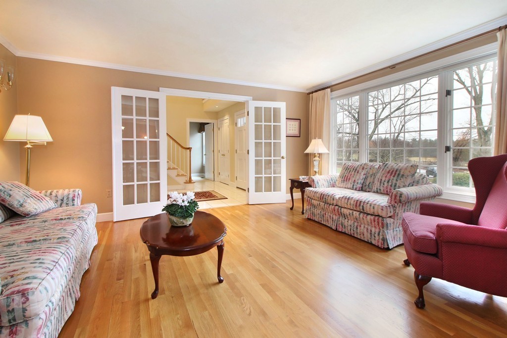 136 Strawberry Hill Road Acton, MA 01742 - Photo 3 of 30 Gallery Image 3