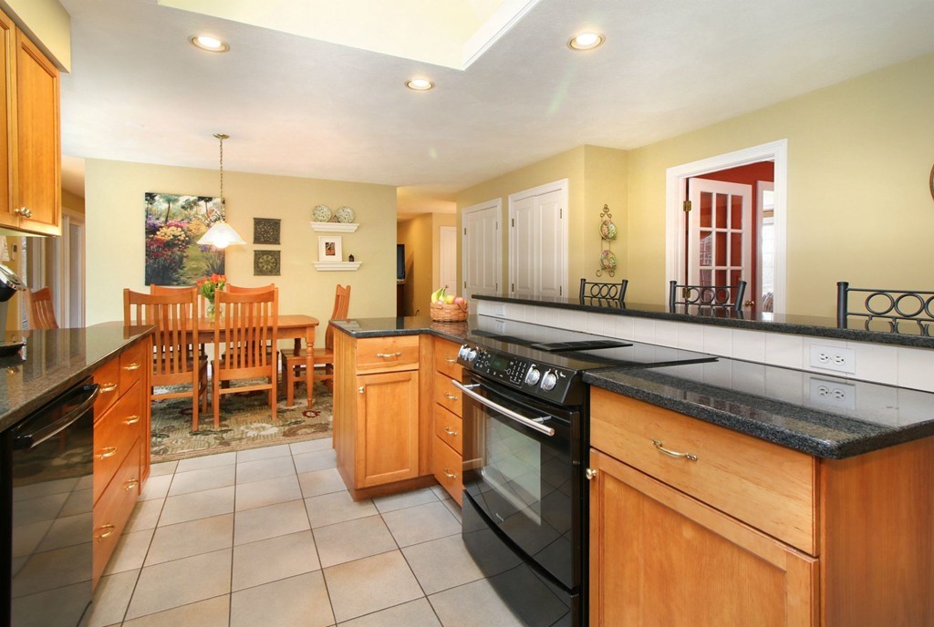 136 Strawberry Hill Road Acton, MA 01742 - Photo 7 of 30 Gallery Image 7