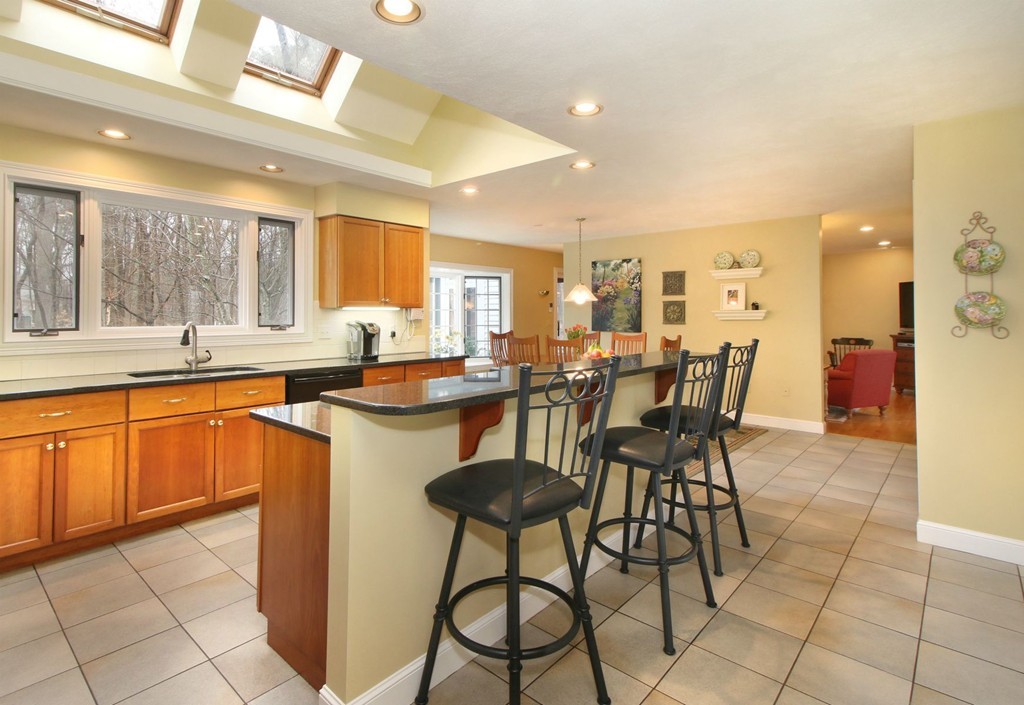 136 Strawberry Hill Road Acton, MA 01742 - Photo 8 of 30 Gallery Image 8