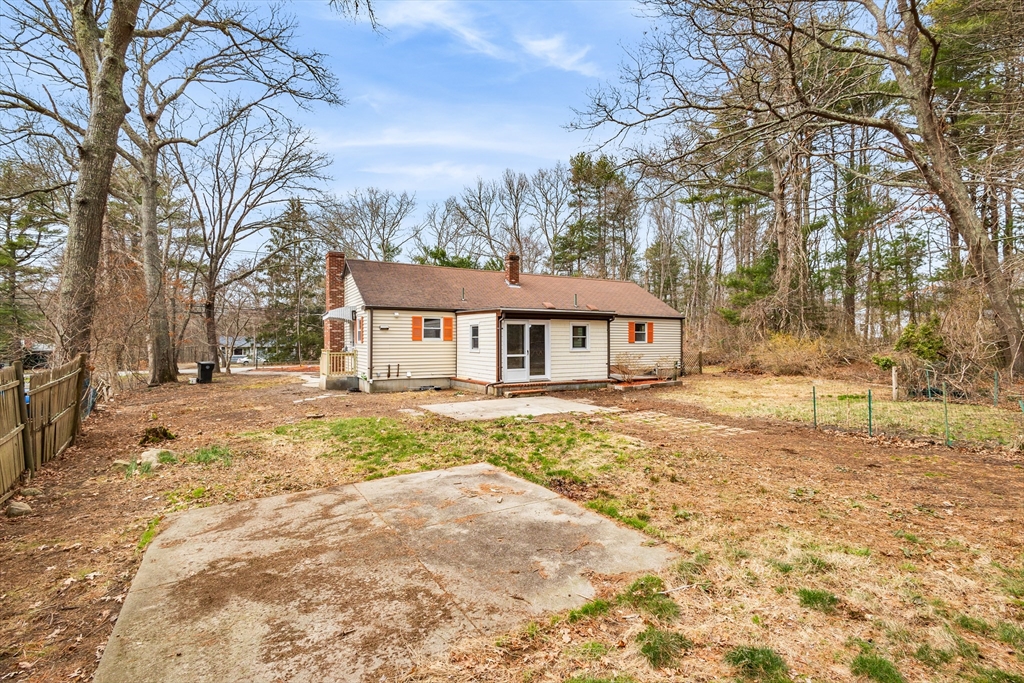 172 Fisher Road Dartmouth, MA 02747 - Photo 6 of 42