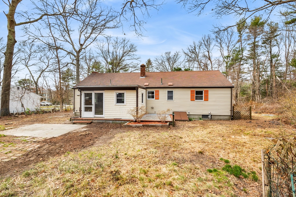 172 Fisher Road Dartmouth, MA 02747 - Photo 8 of 42