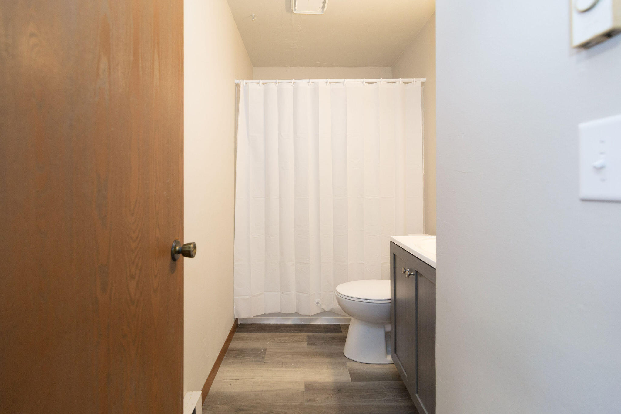 677 West 3rd Avenue Oshkosh, WI 54902 - Photo 8 of 31 677-w-third-ave-oshkosh_0116