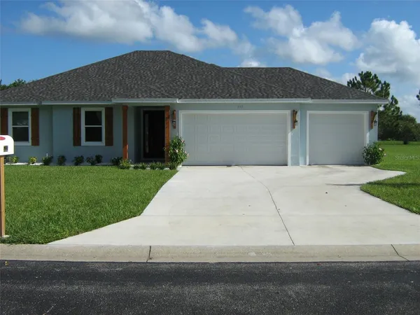$410,000 | 535 Dowling Circle, Lady Lake, FL 32159