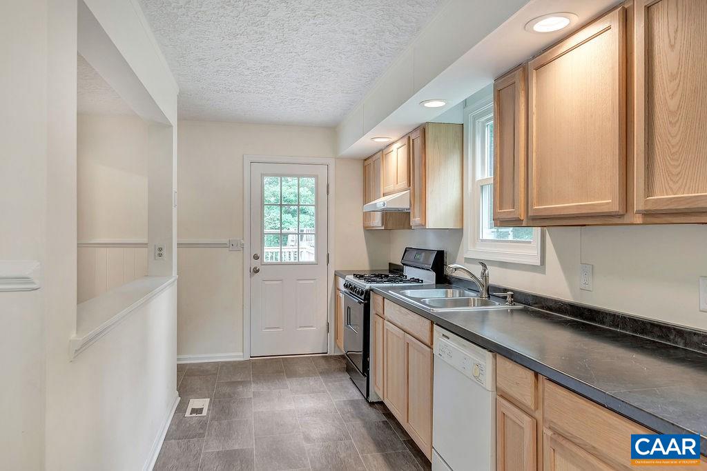 1592 Harris Creek Road Charlottesville, VA 22902 - Photo 14 of 23 Gallery Image 14