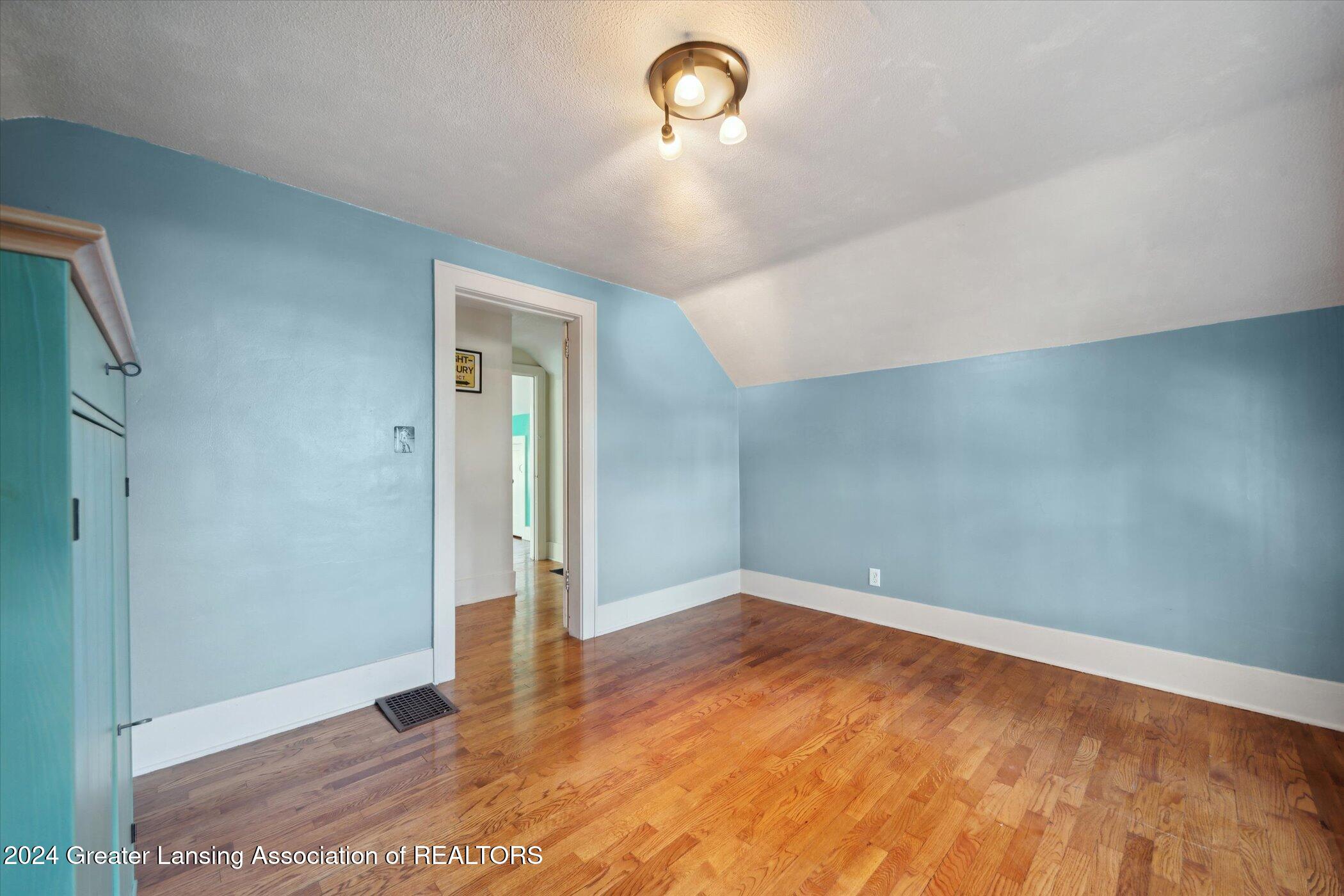 601 Ridgewood Avenue Lansing, MI 48910 - Photo 17 of 35 21-601-Ridgewood-Ave-Lansing-MI-48910-Wi