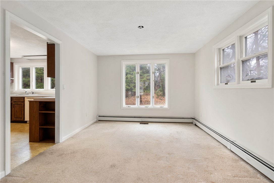 108 Hines Farm Road Cranston, RI 02921 - Photo 11 of 34 Dining room