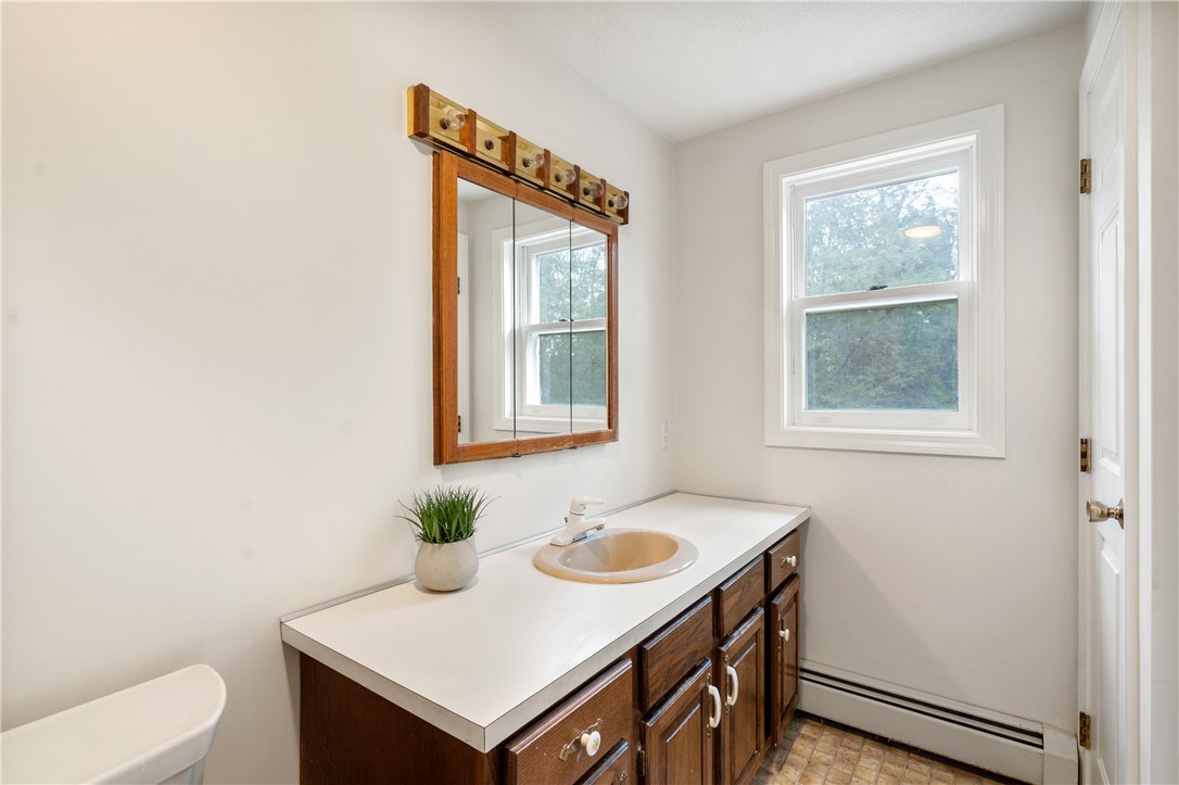 108 Hines Farm Road Cranston, RI 02921 - Photo 22 of 34 Primary ensuite bathroom