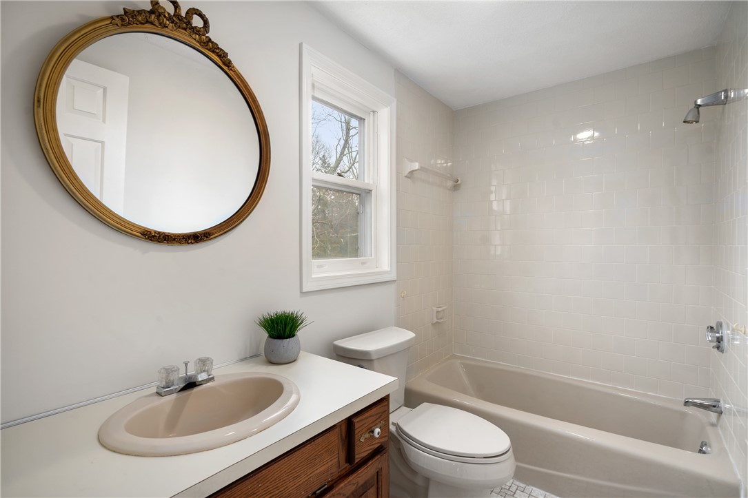 108 Hines Farm Road Cranston, RI 02921 - Photo 25 of 34 2nd floor full bath