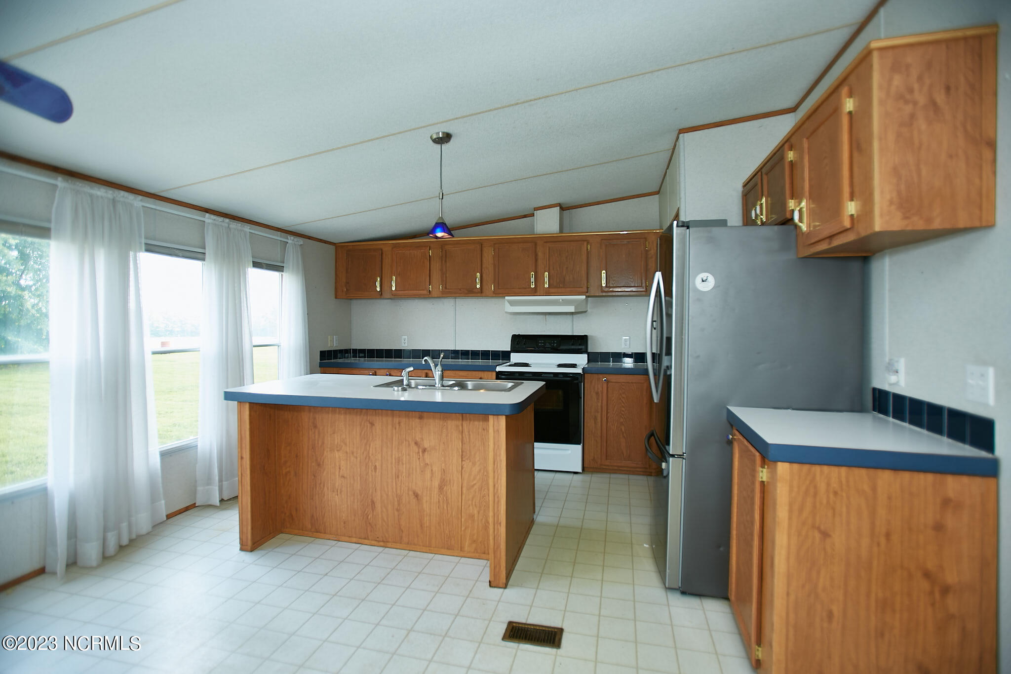 8619 Ransom Ln - Kitchen