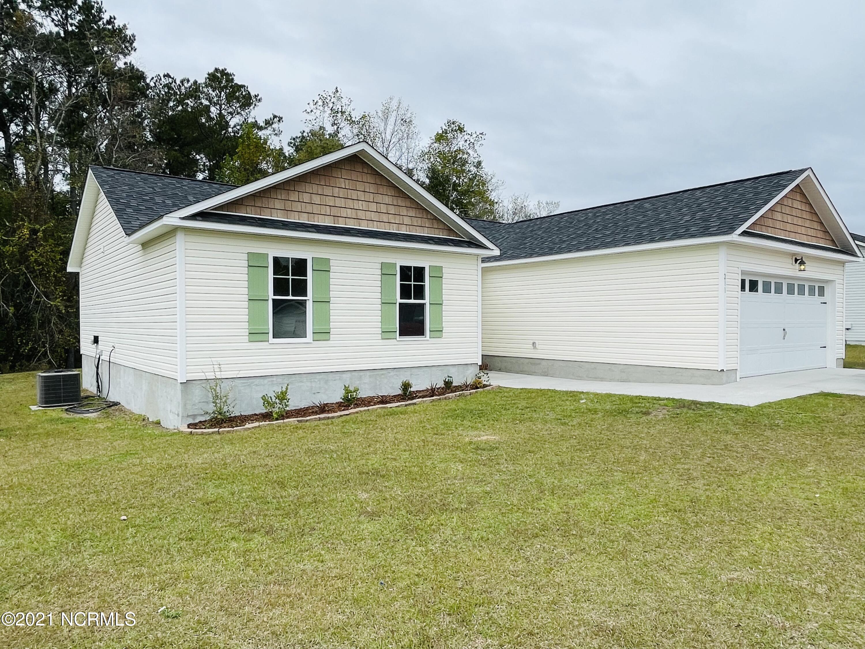 211 North Windy Ridge Road Hubert, NC 28539 - Photo 1 of 29 66E4EBF1-401B-417B-A005-A1CCEFF40F6E