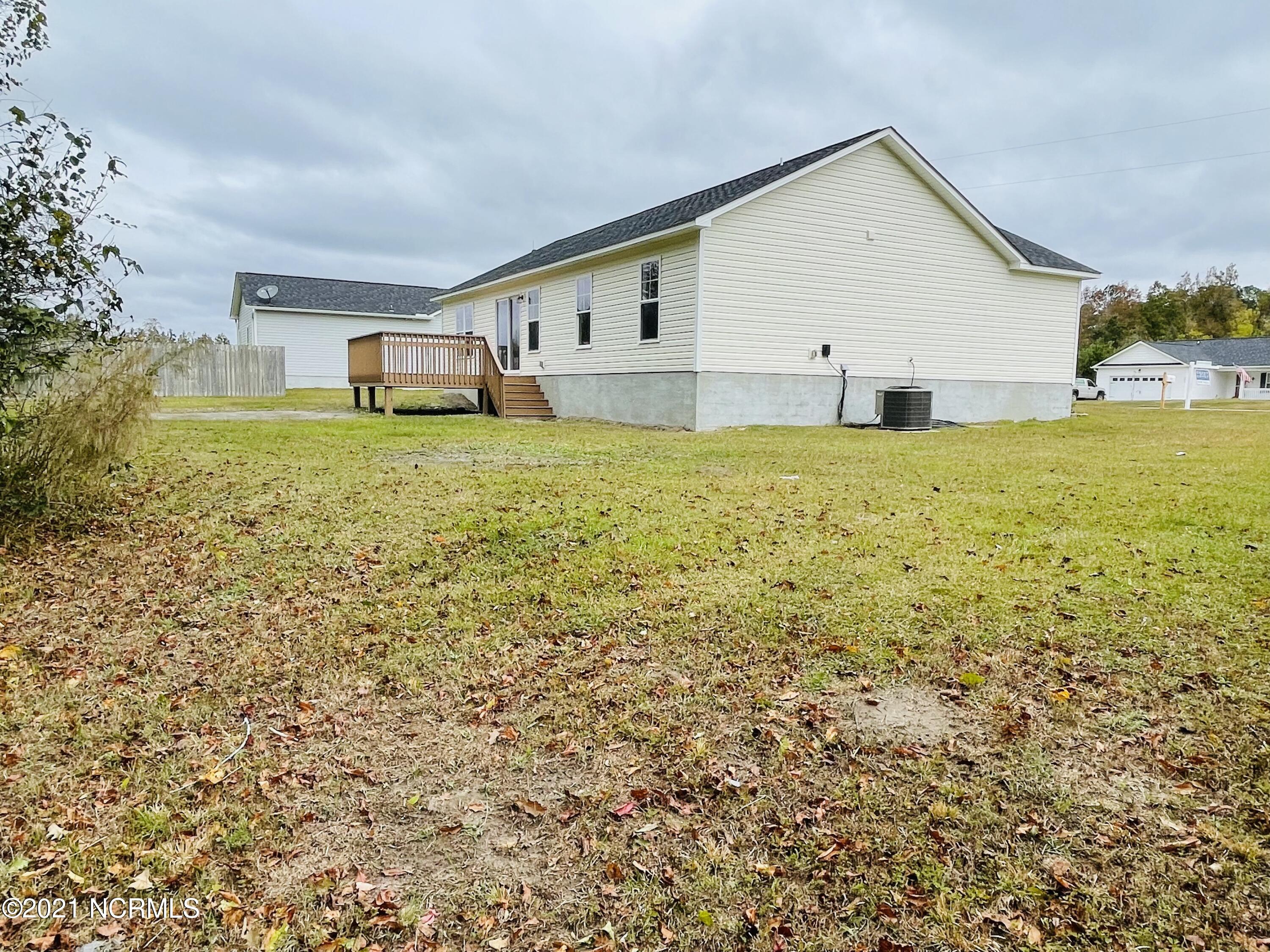 211 North Windy Ridge Road Hubert, NC 28539 - Photo 3 of 29 14BAA849-9AB9-4E9D-9271-32D78FF8E077