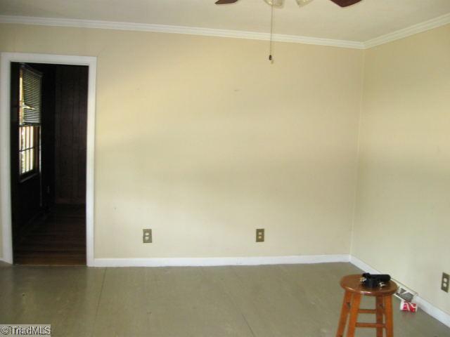 306 Hamilton Road Lexington, NC 27295 - Photo 6 of 13 Exterior Front. Large Living Room