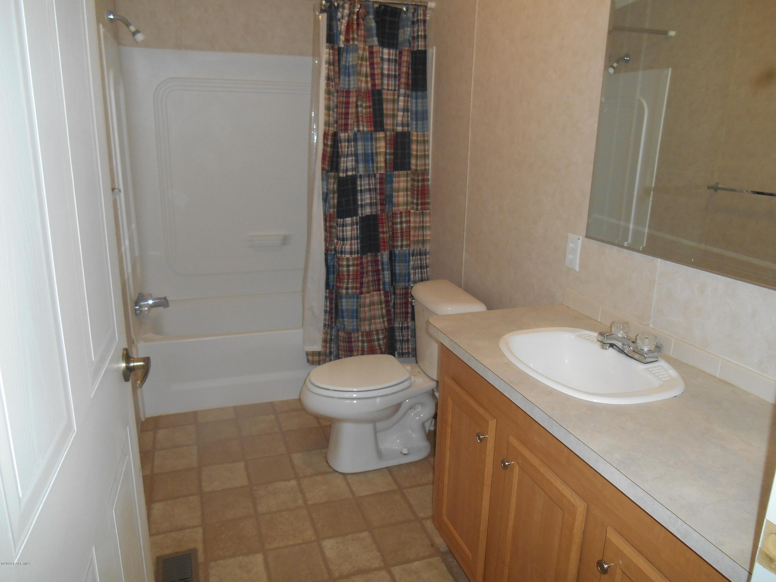 17120 Leprechaun Road Dewey, AZ 86327 - Photo 19 of 25 guest bathroom