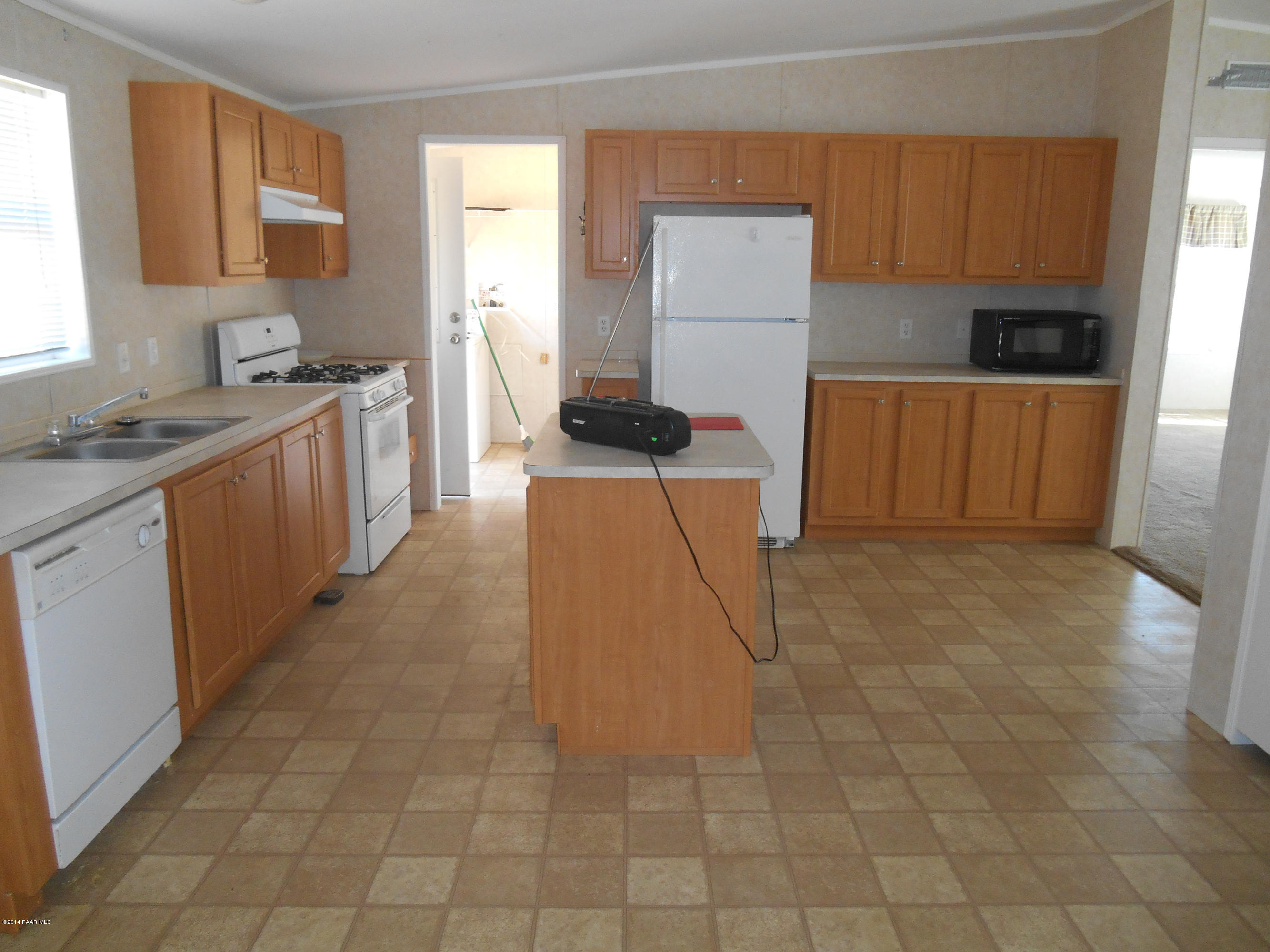 17120 Leprechaun Road Dewey, AZ 86327 - Photo 3 of 25 kitchen