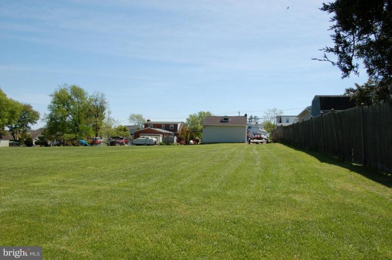 4702 Ridge Road Nottingham, MD 21236 - Photo 2 of 16 Back yard