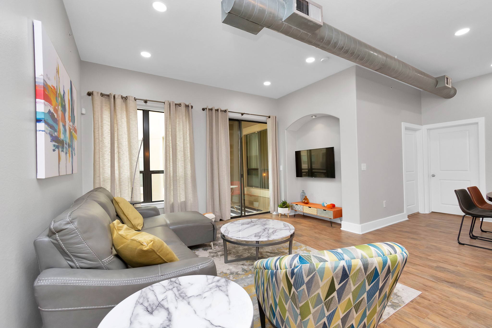 1901 Post Oak Boulevard, Unit 3113 Houston, TX 77056 - Photo 4 of 34 The power of color contrast makes a really strong stylistic statement in this modern living room.