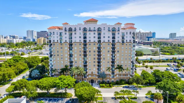 $450,000 | 616 Clearwater Park Road, Unit LP06, West Palm Beach, FL 33401