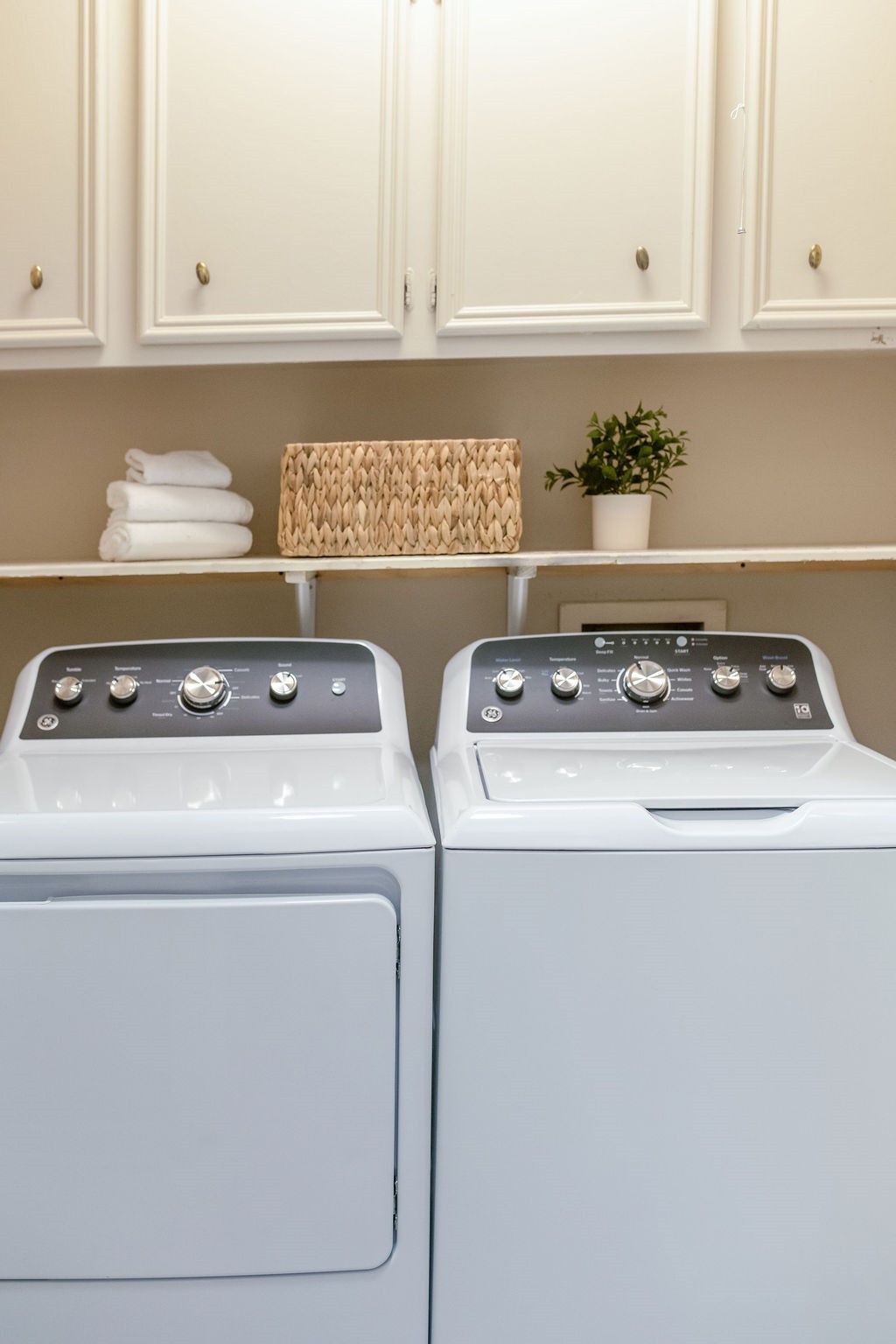 18319 Arbor Terrace Drive Spring, TX 77388 - Photo 20 of 34 a kitchen with a stove and white cabinets