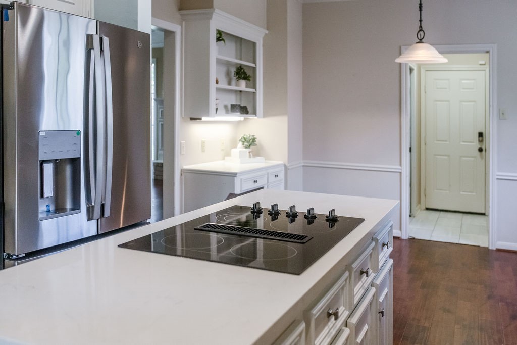 18319 Arbor Terrace Drive Spring, TX 77388 - Photo 5 of 34 a kitchen that has a stove and a refrigerator