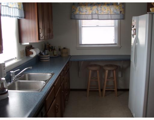 48 Robinhood Road Green Tree, PA 15220 - Photo 8 of 12 Kitchen.