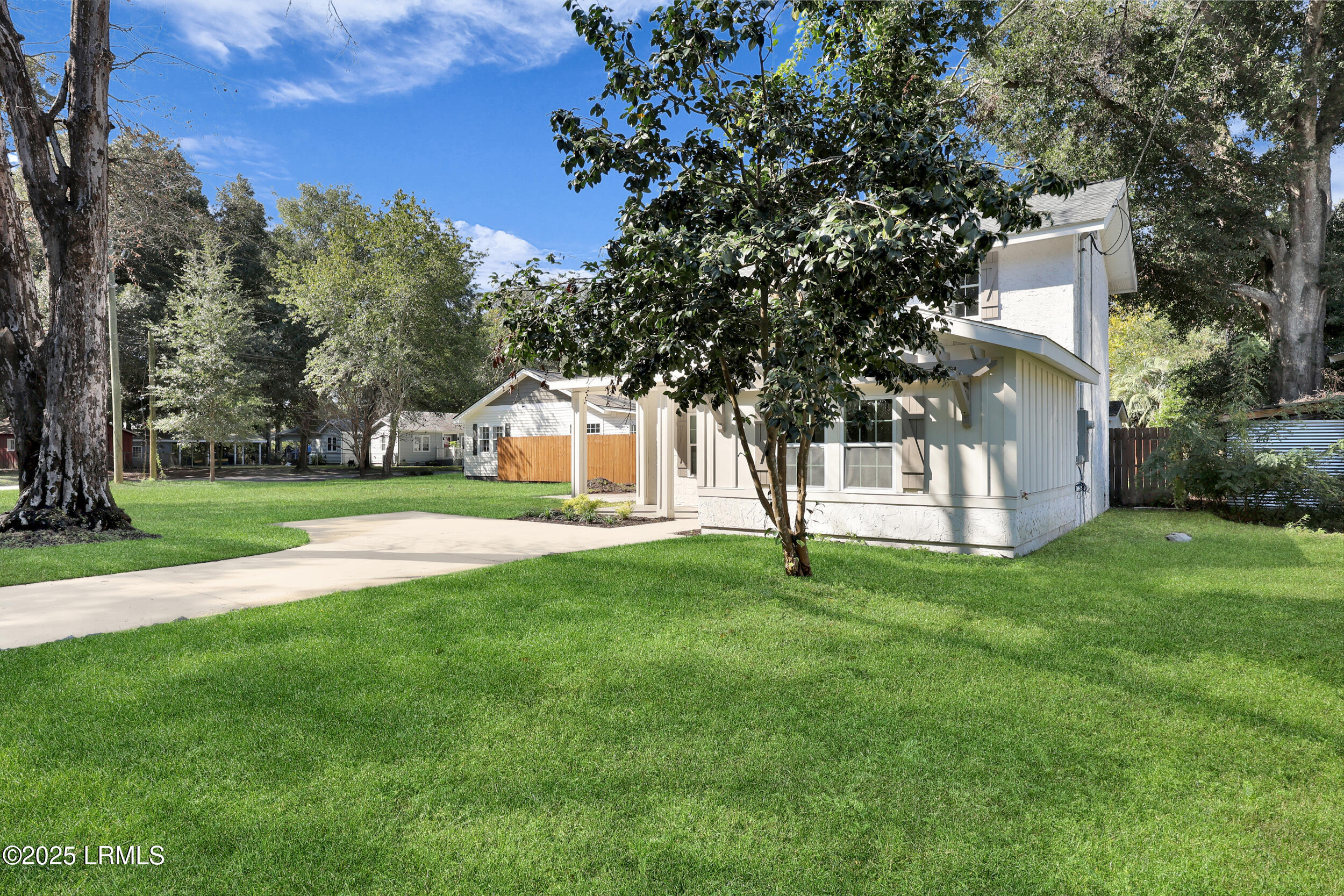 617 Jasper Street Ridgeland, SC 29936 - Photo 3 of 28 front yard
