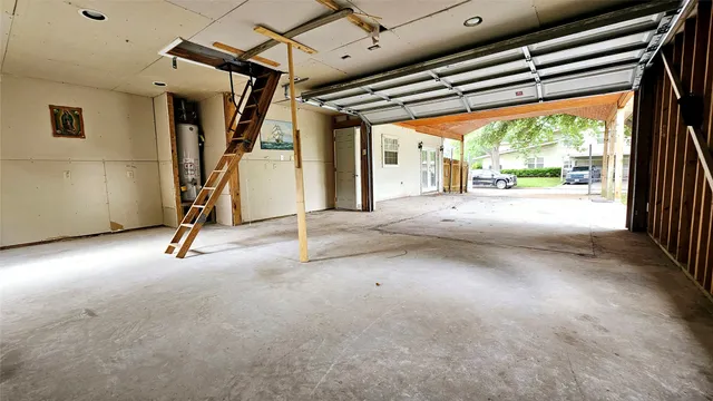 $315,000 | 6946 Cole Creek Drive, Houston, TX 77092