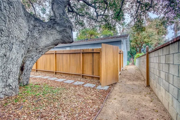 a view of a backyard with pathway
