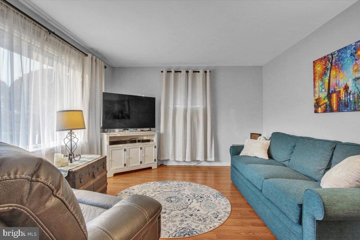 1338 Wingate Avenue Reading, PA 19607 - Photo 12 of 29 Living Room