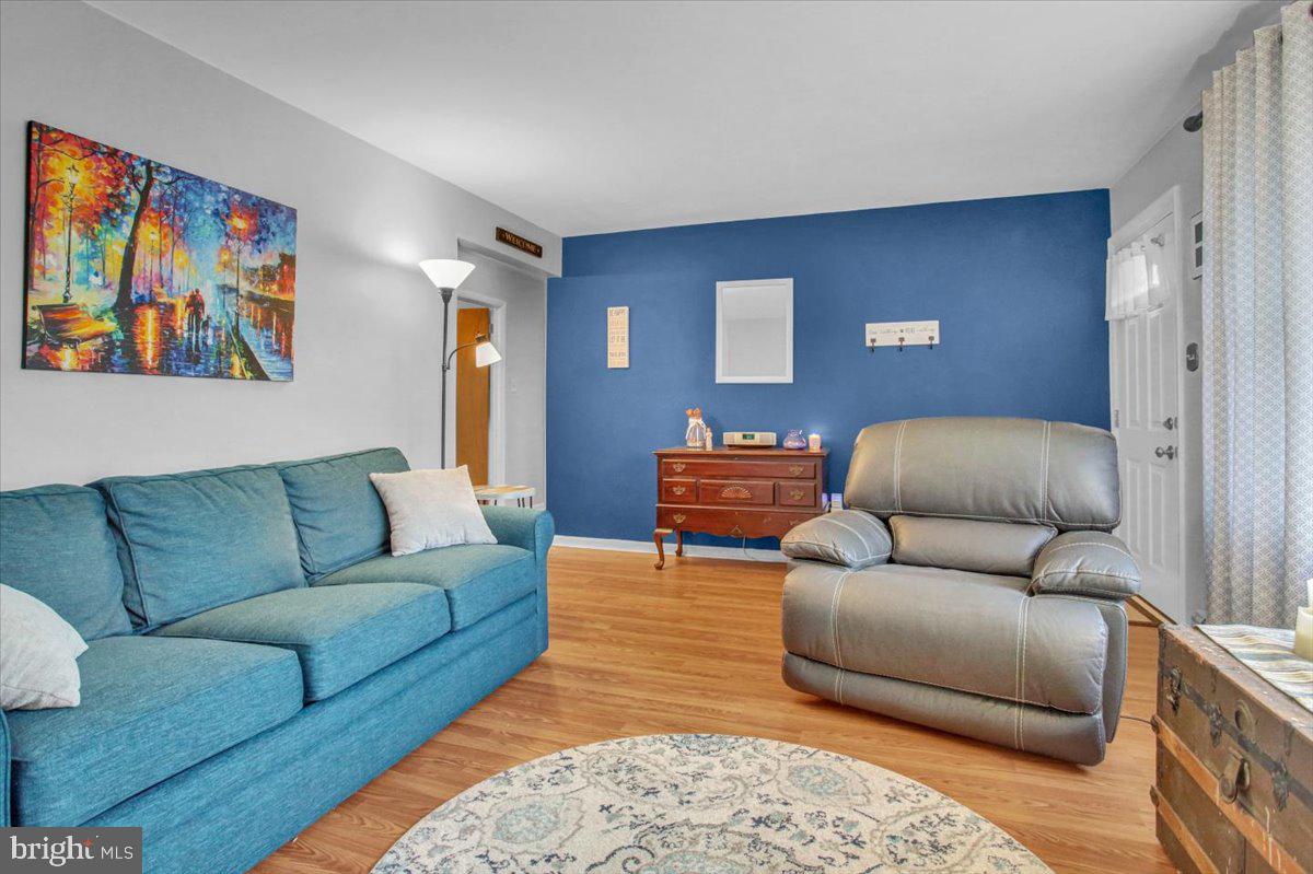 1338 Wingate Avenue Reading, PA 19607 - Photo 13 of 29 Living Room