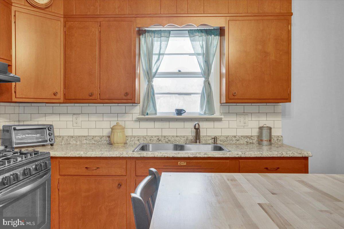 1338 Wingate Avenue Reading, PA 19607 - Photo 18 of 29 Kitchen