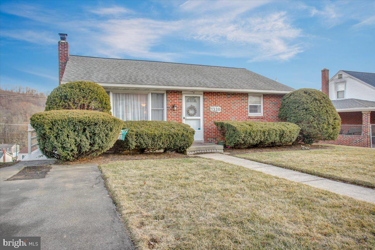 1338 Wingate Avenue Reading, PA 19607 - Photo 4 of 29 Driveway/Exterior Front