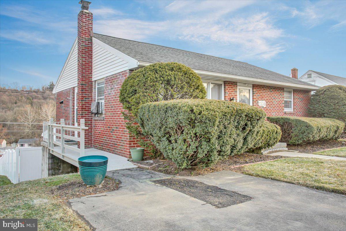1338 Wingate Avenue Reading, PA 19607 - Photo 5 of 29 Driveway/Side Exterior/Side porch/ramp