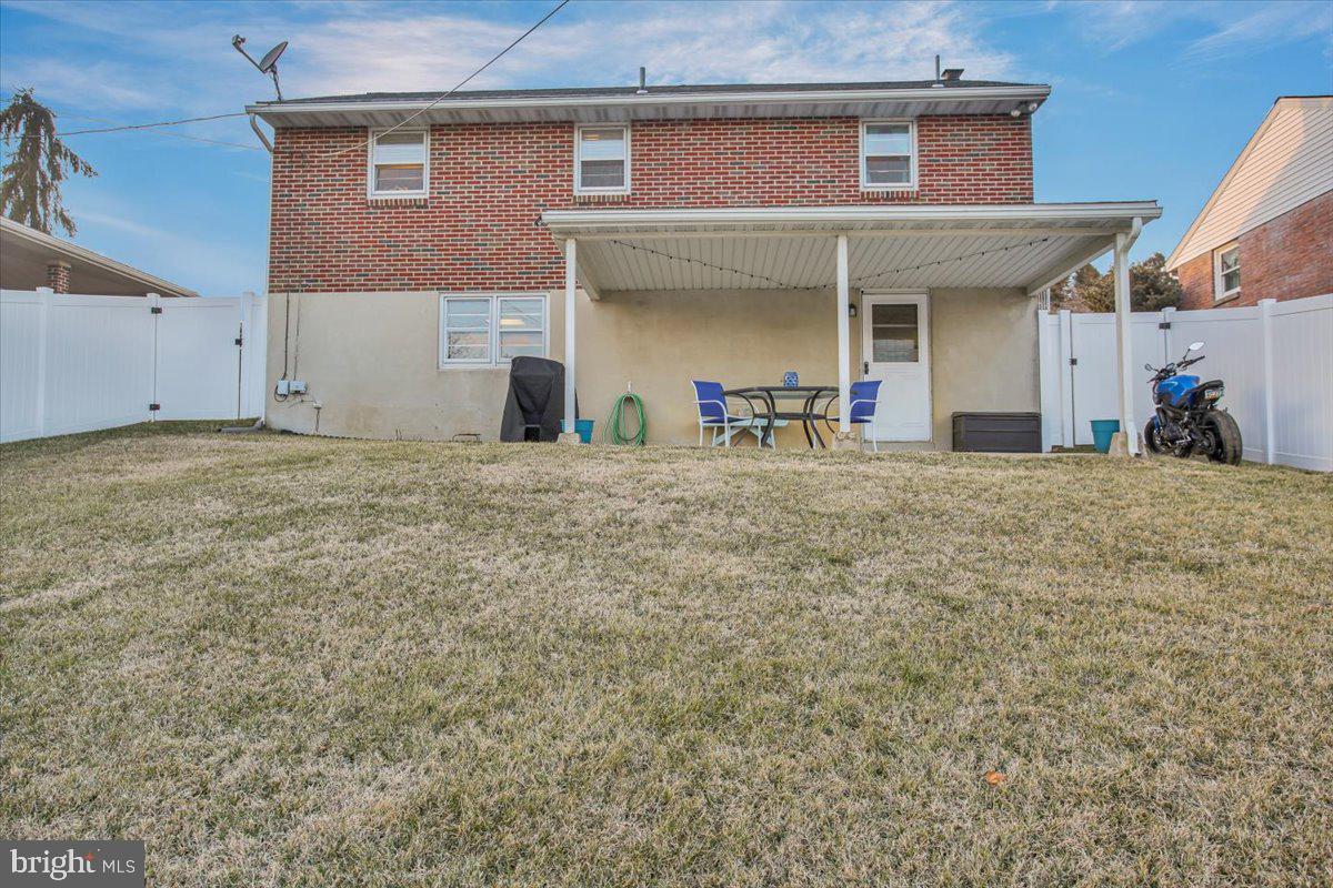 1338 Wingate Avenue Reading, PA 19607 - Photo 7 of 29 Backyard/covered patio