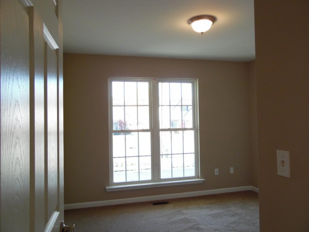 2216 Sherwood Road Kingsport, TN 37664 - Photo 21 of 33 Front Bedroom Main Level