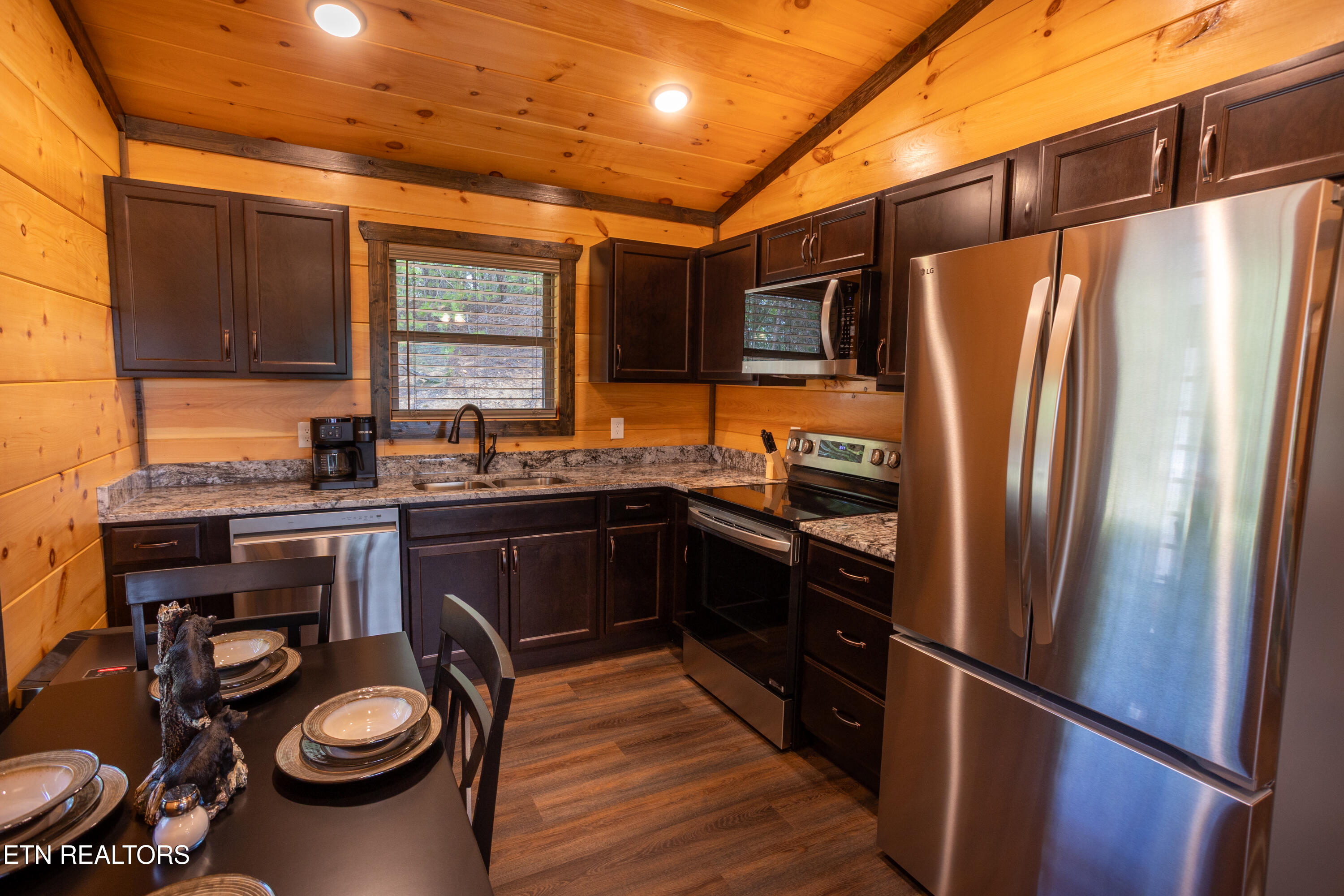 1936 Seagle Hollow Road Sevierville, TN 37876 - Photo 8 of 21 Cabin 4