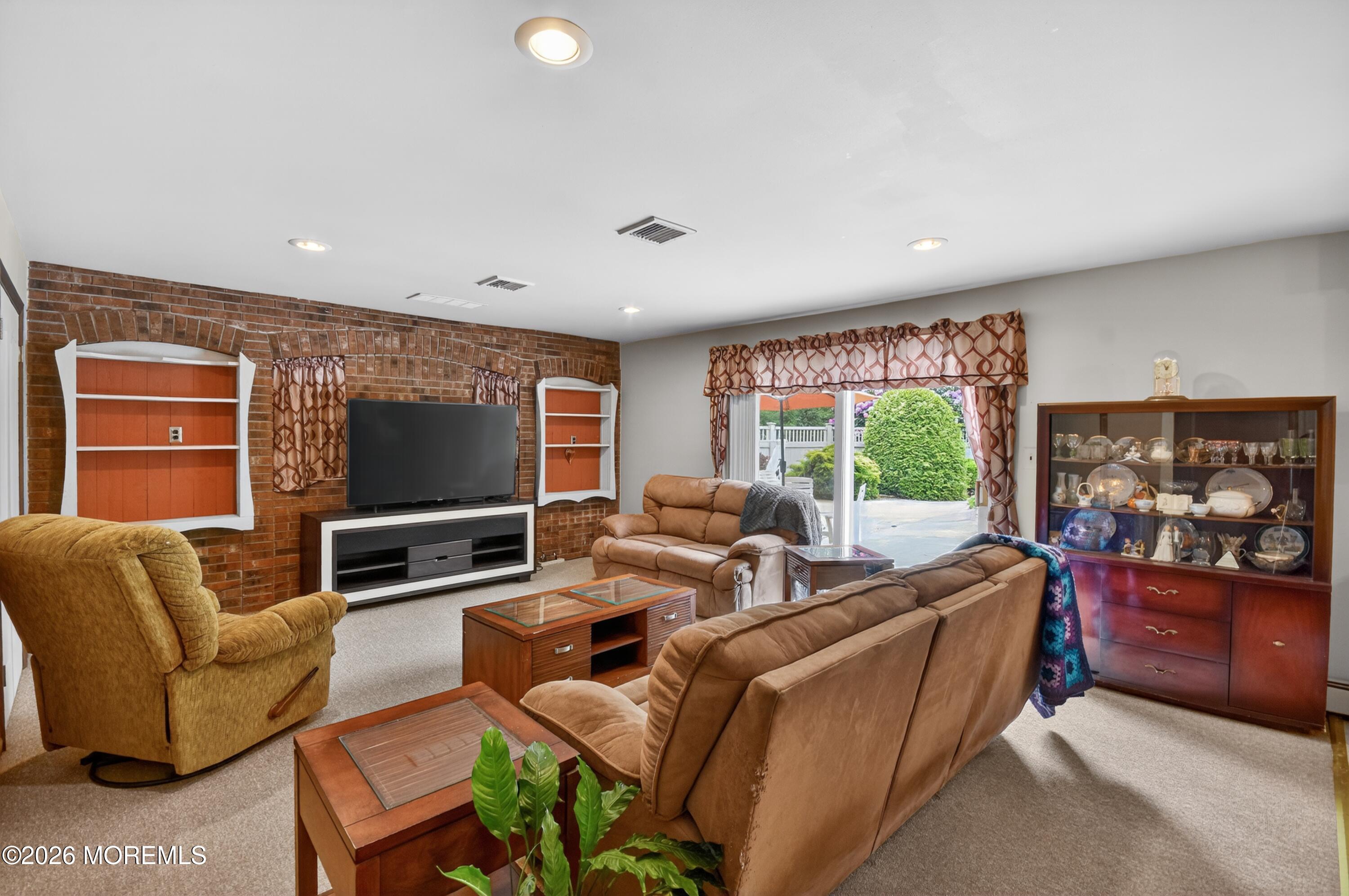 17 Point O Woods Road Middletown, NJ 07748 - Photo 34 of 60 30_17_Point_O_Woods_Rd-Living_room-0114