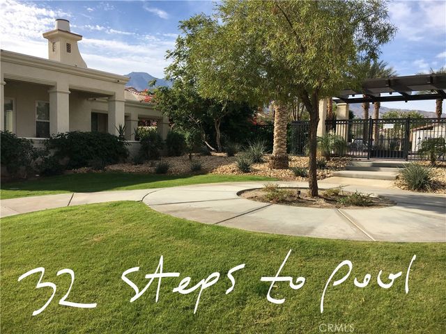 a view of a park that has tree s