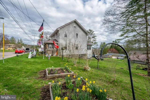 $295,000 | 611 East Oak Street, Oakland, MD 21550