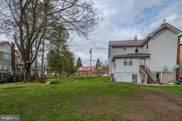 $295,000 | 611 East Oak Street, Oakland, MD 21550