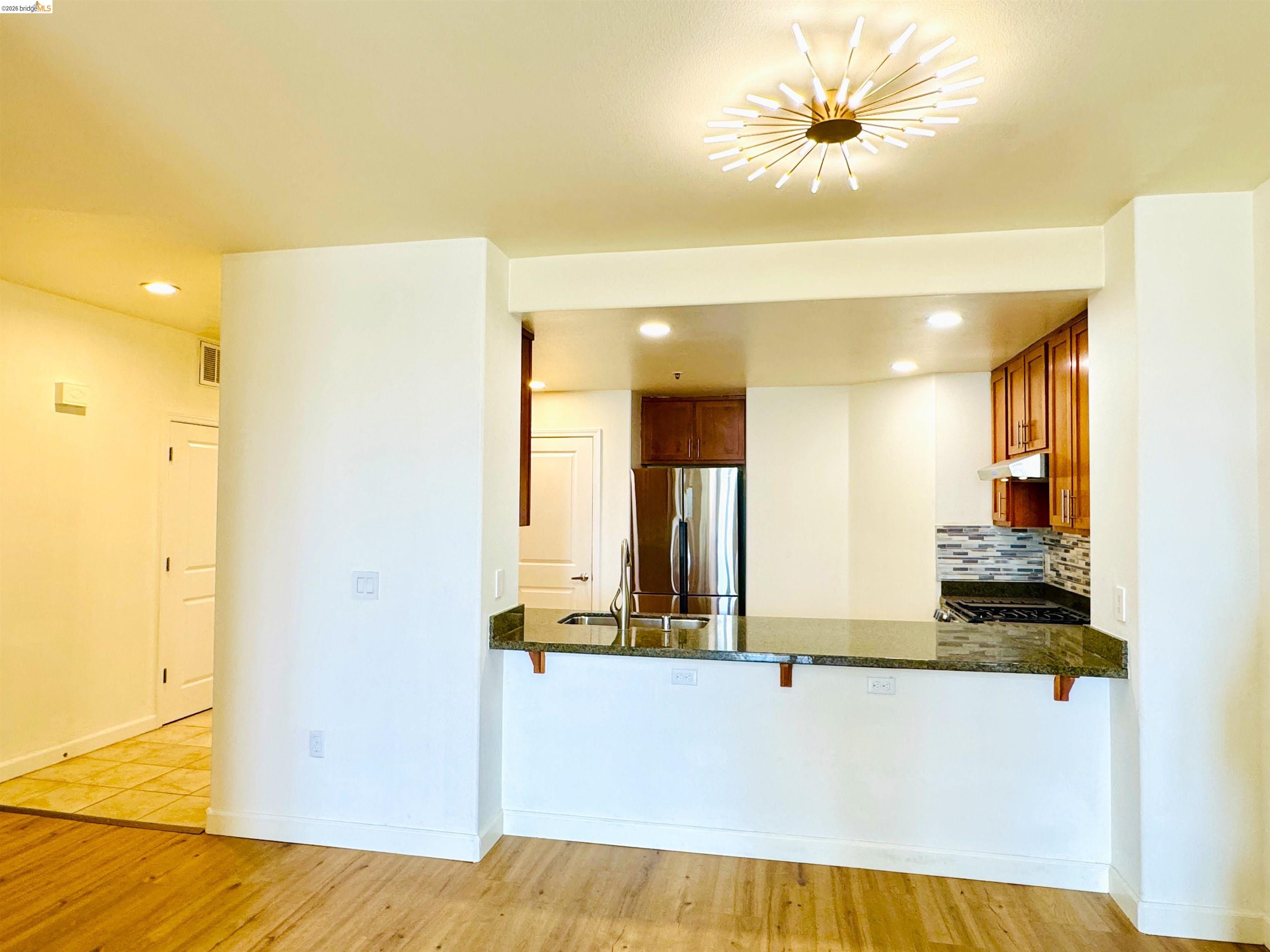 423 7th Street, Unit 303 Oakland, CA 94607 - Photo 13 of 19 a view of a living room