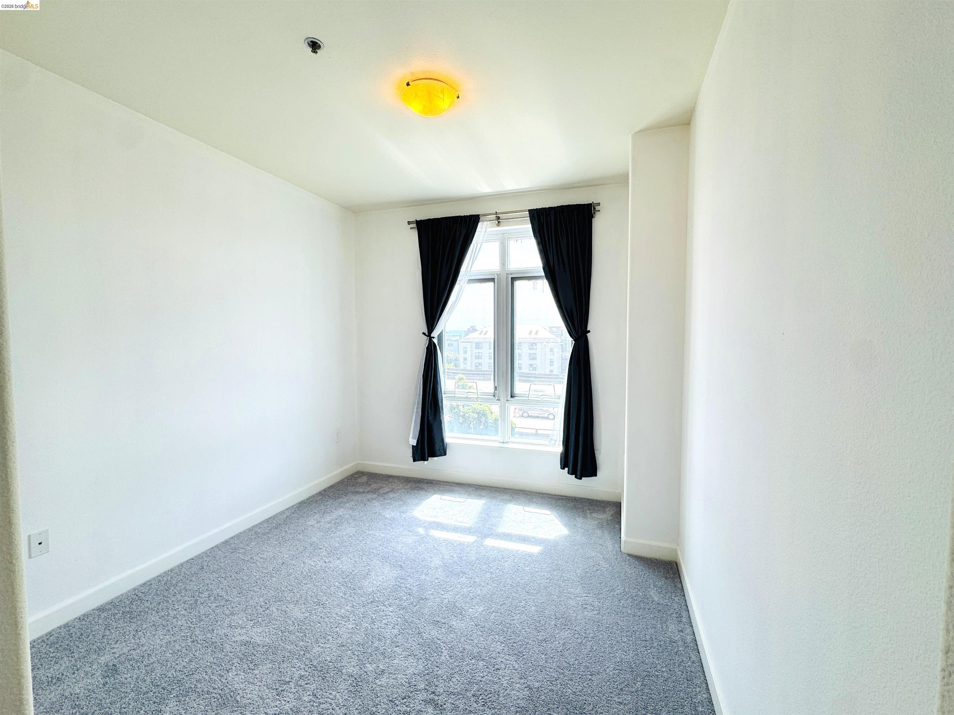 423 7th Street, Unit 303 Oakland, CA 94607 - Photo 17 of 19 an empty room with windows