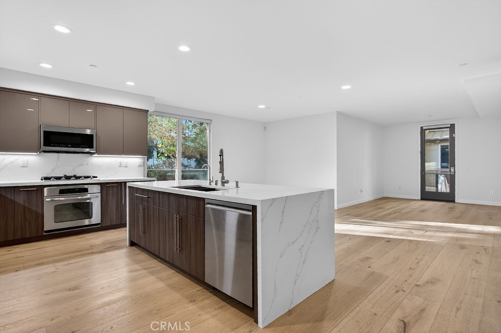 575 Rockefeller Irvine, CA 92612 - Photo 7 of 22