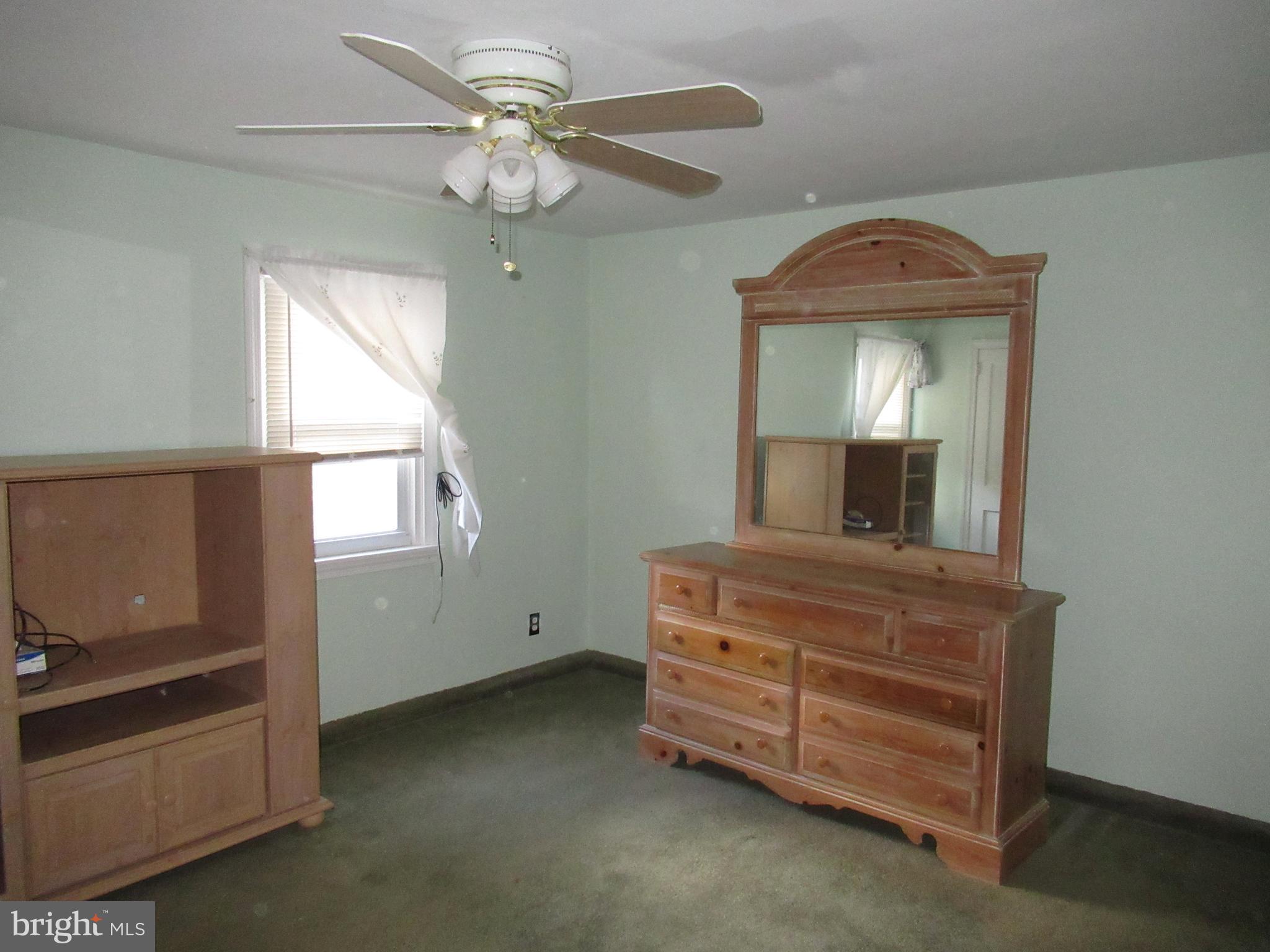 7264 Lamport Road Upper Darby, PA 19082 - Photo 18 of 38