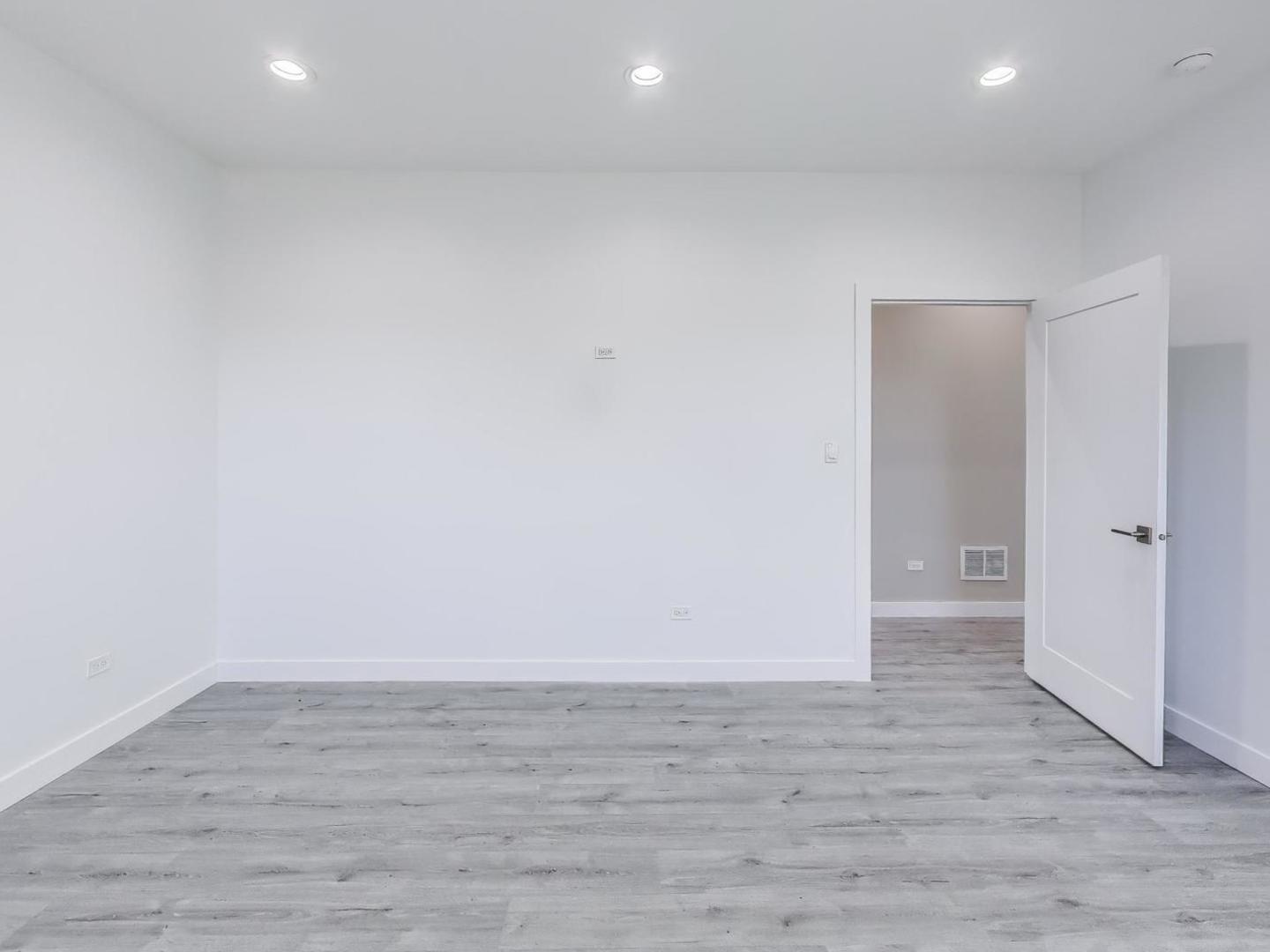 1721 West Arthur Avenue Chicago, IL 60626 - Photo 14 of 26 a view of an empty room