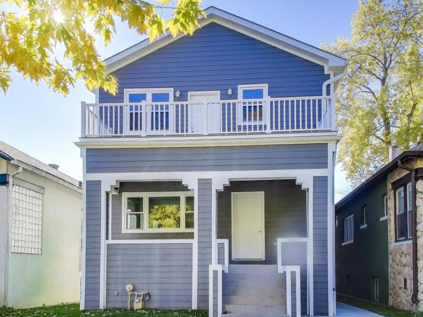 1721 West Arthur Avenue Chicago, IL 60626 - Photo 2 of 26 a front view of a house with garden