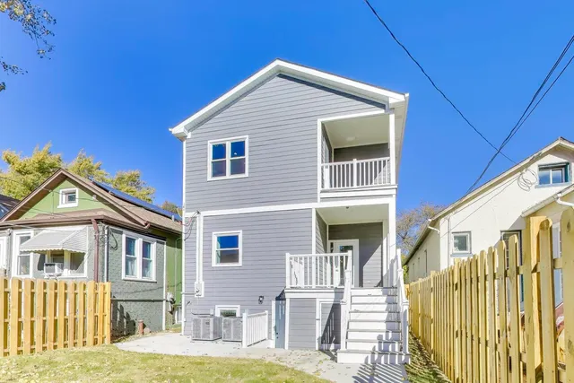 $899,900 | 1721 West Arthur Avenue, Chicago, IL 60626