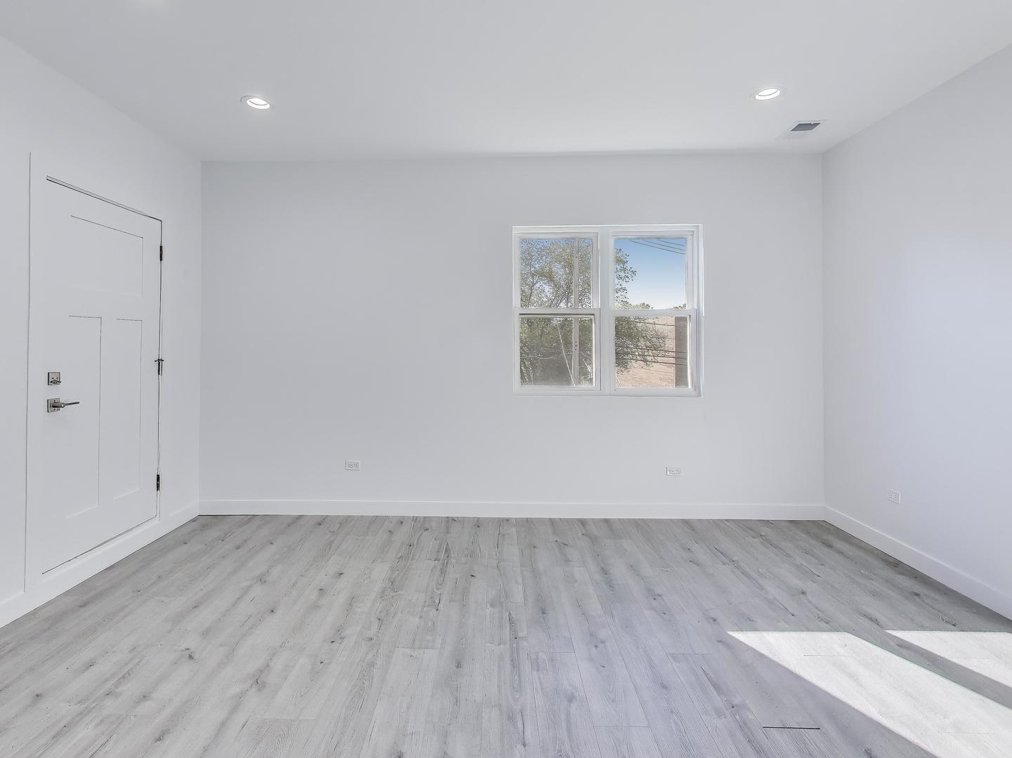 1721 West Arthur Avenue Chicago, IL 60626 - Photo 16 of 26 wooden floor in a room