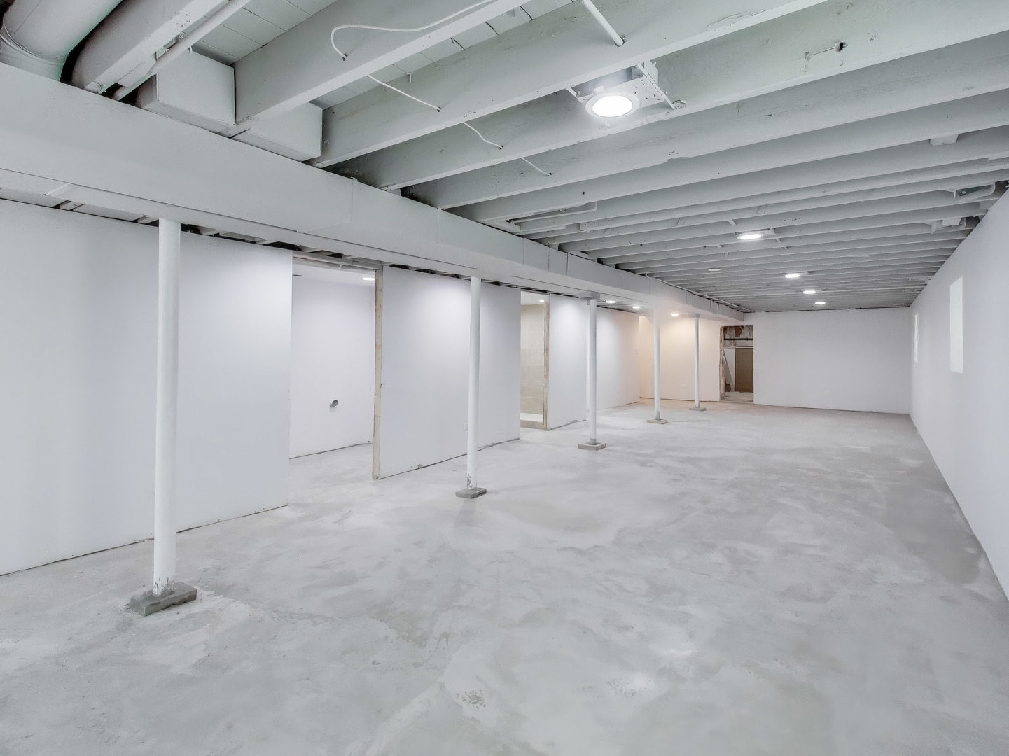 1721 West Arthur Avenue Chicago, IL 60626 - Photo 20 of 26 a view of an empty room